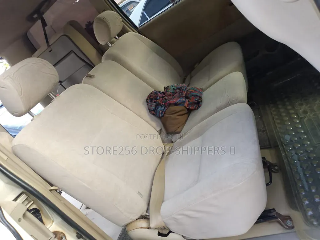 Toyota Noah 2.0 AWD (8 Seater) 2006 White