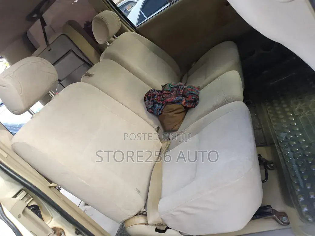 Toyota Noah 2.0 AWD (8 Seater) 2006 White