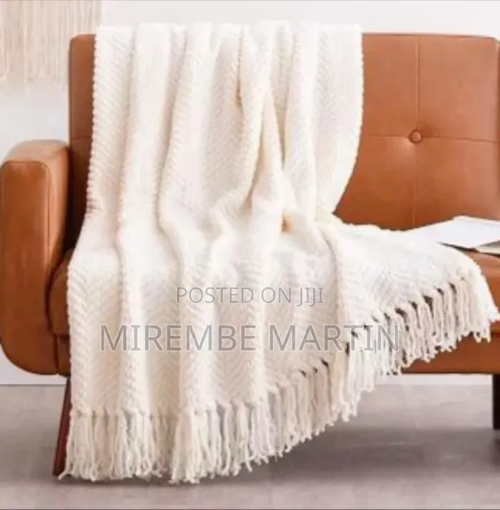 Cream Knit Throw Blanket With Decorative Fringe Tassels