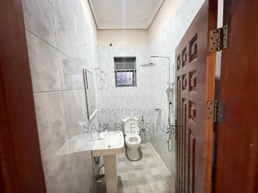 5bdrm Mansion in Munyonyo, Central Division for sale