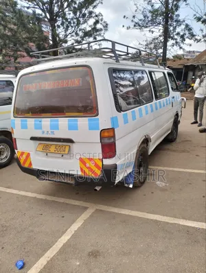 Toyota HiAce 2003 White