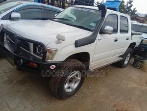 Toyota Hilux 1999 White
