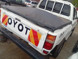 Toyota Hilux 1999 White