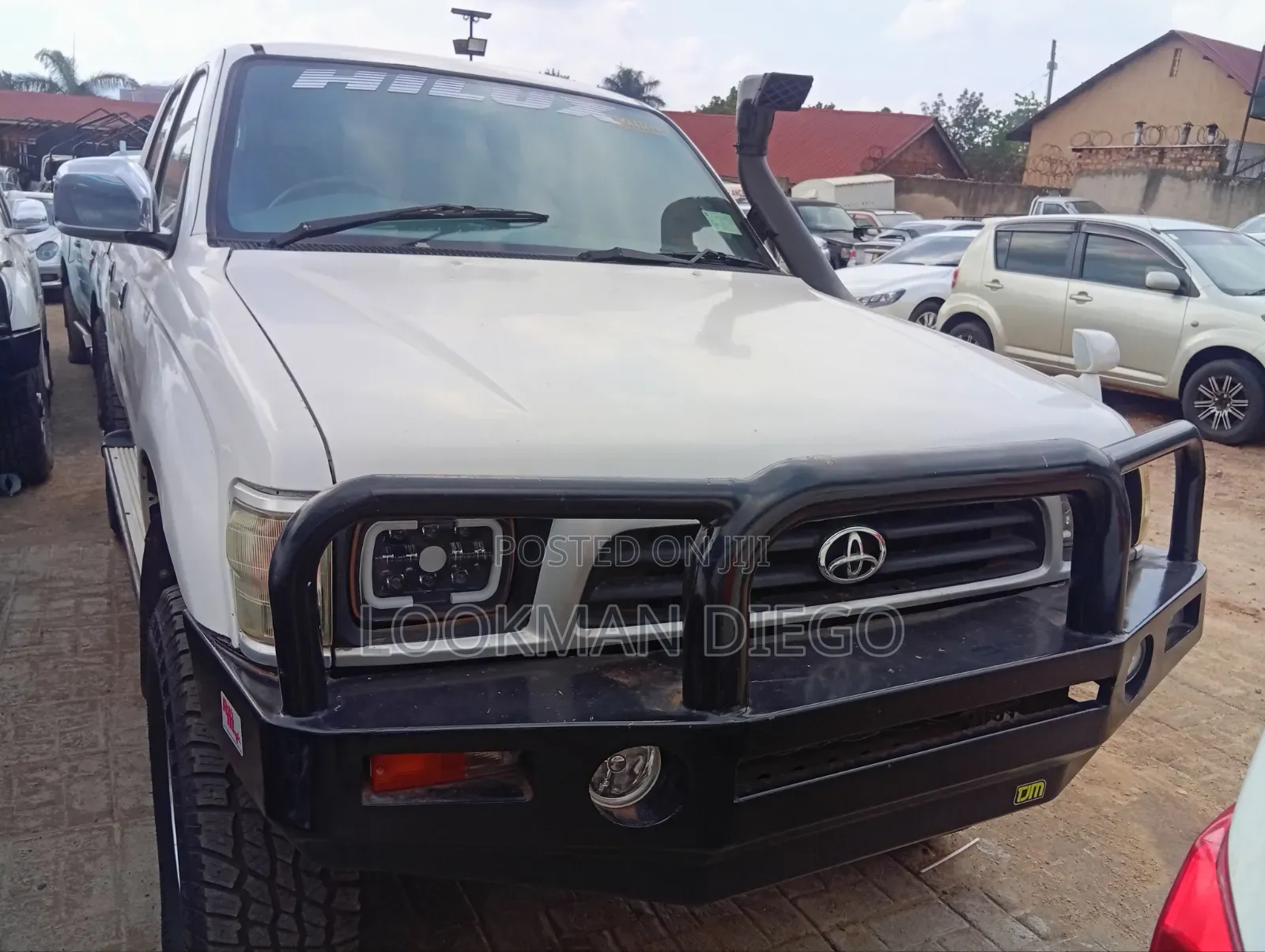 Toyota Hilux 1999 White