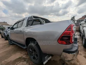 Toyota Hilux 2020 Silver
