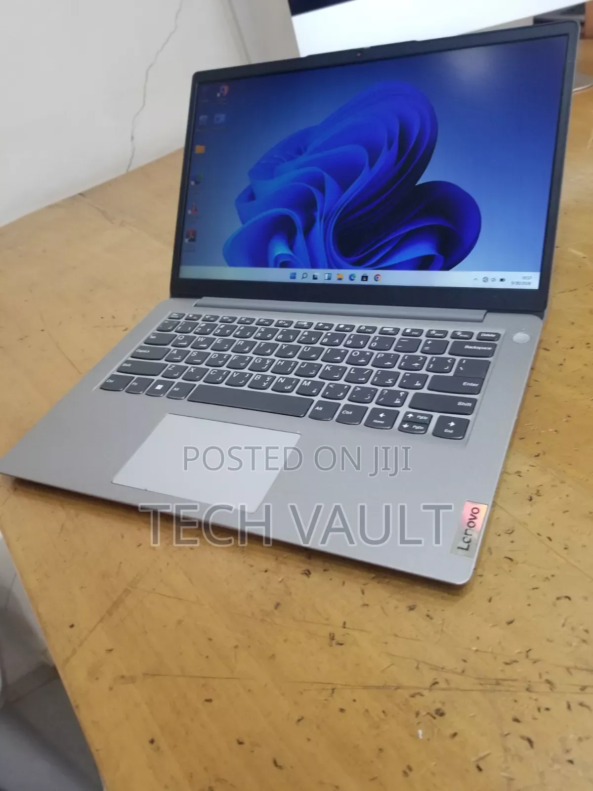 New Laptop Lenovo IdeaPad 100 4GB Intel Core i5 SSD 128GB