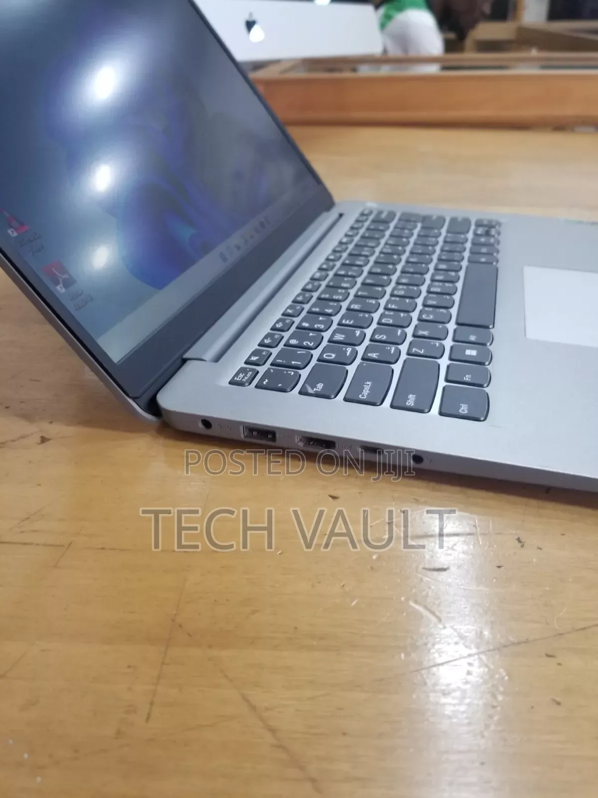 New Laptop Lenovo IdeaPad 100 4GB Intel Core i5 SSD 128GB