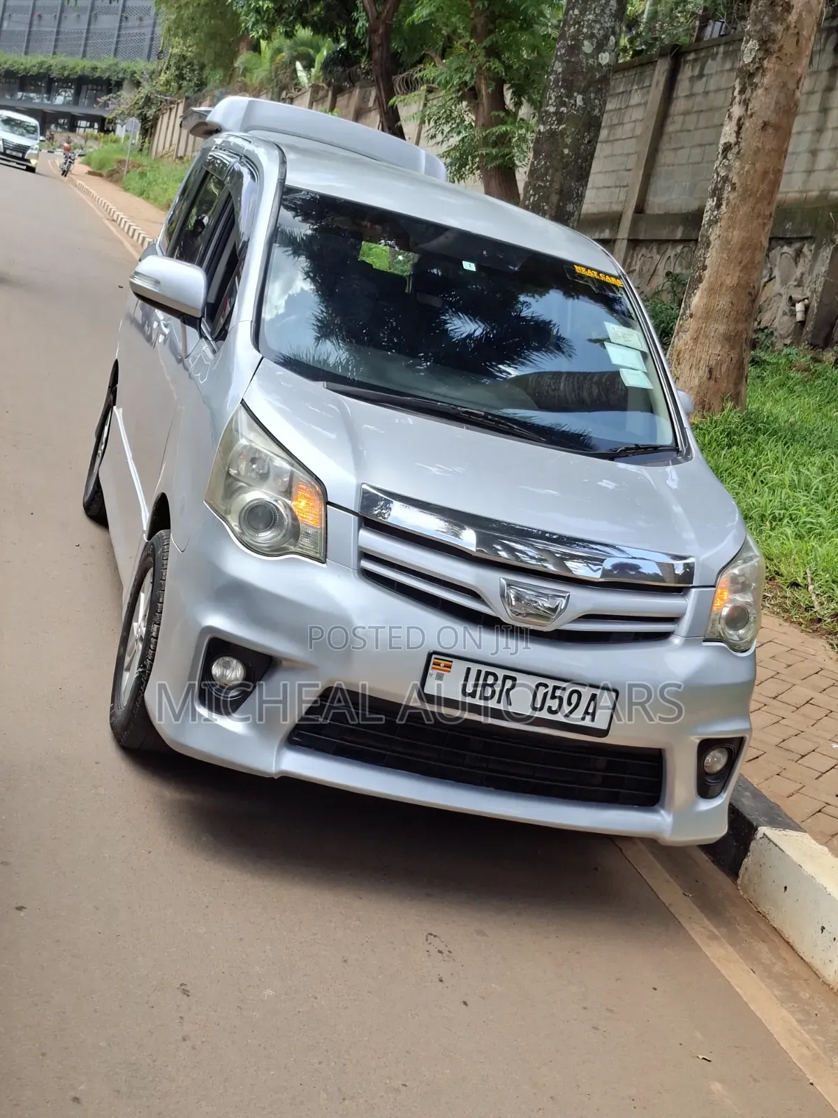 Toyota Noah 2011 Silver