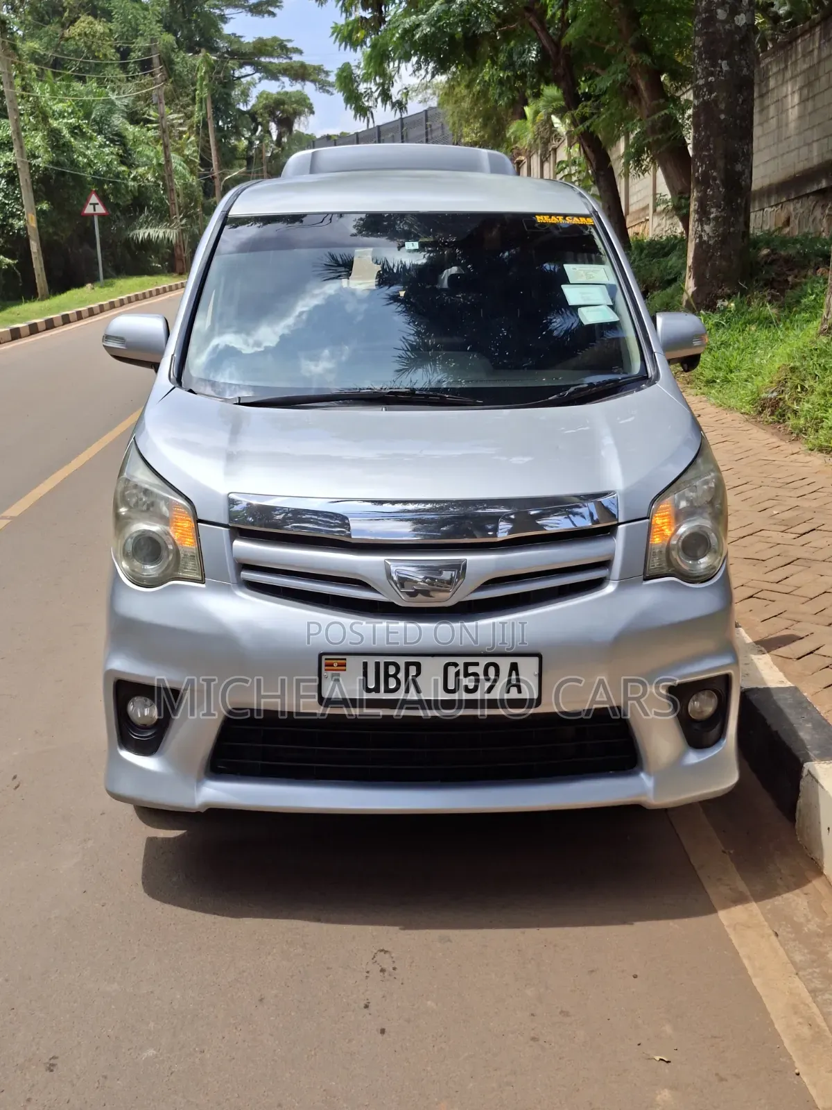 Toyota Noah 2011 Silver