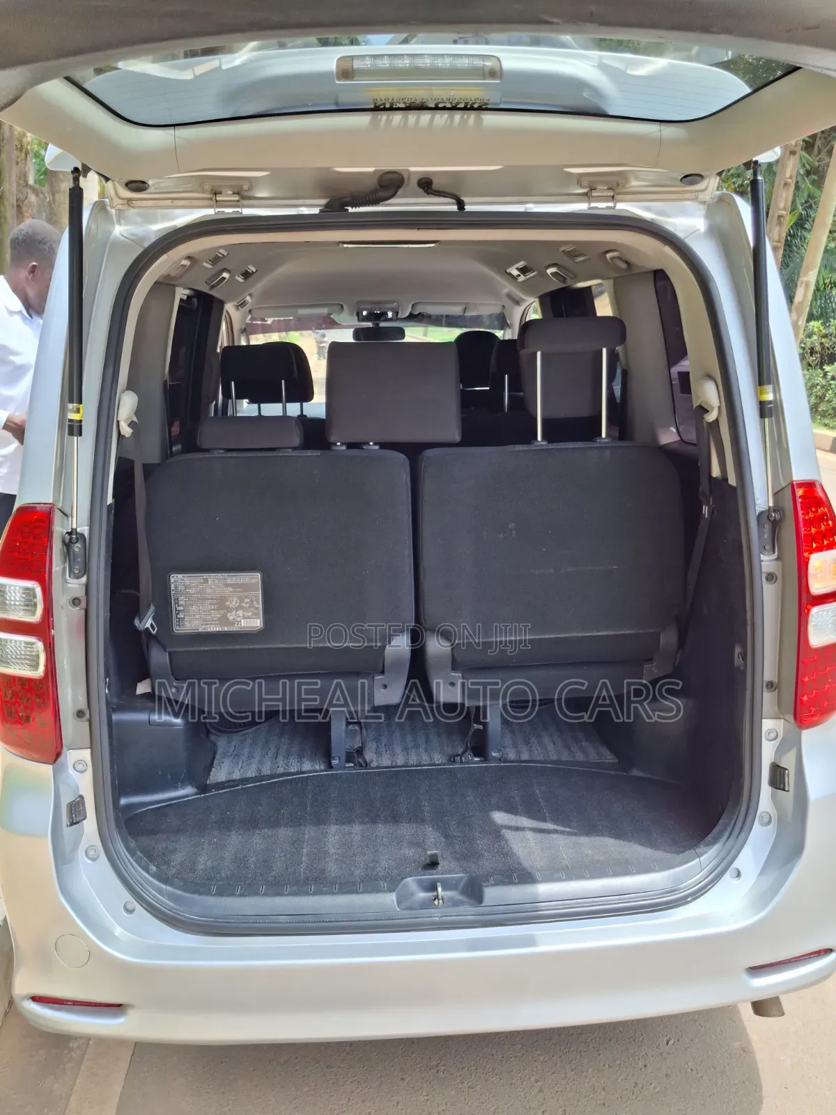 Toyota Noah 2011 Silver