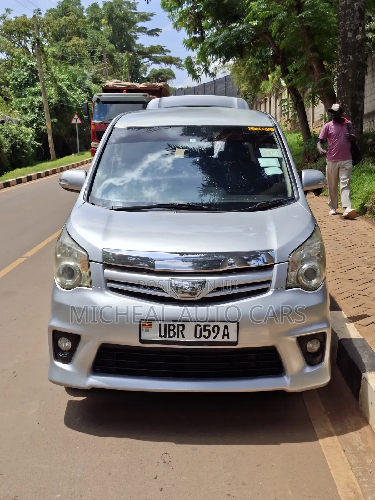 Toyota Noah 2011 Silver