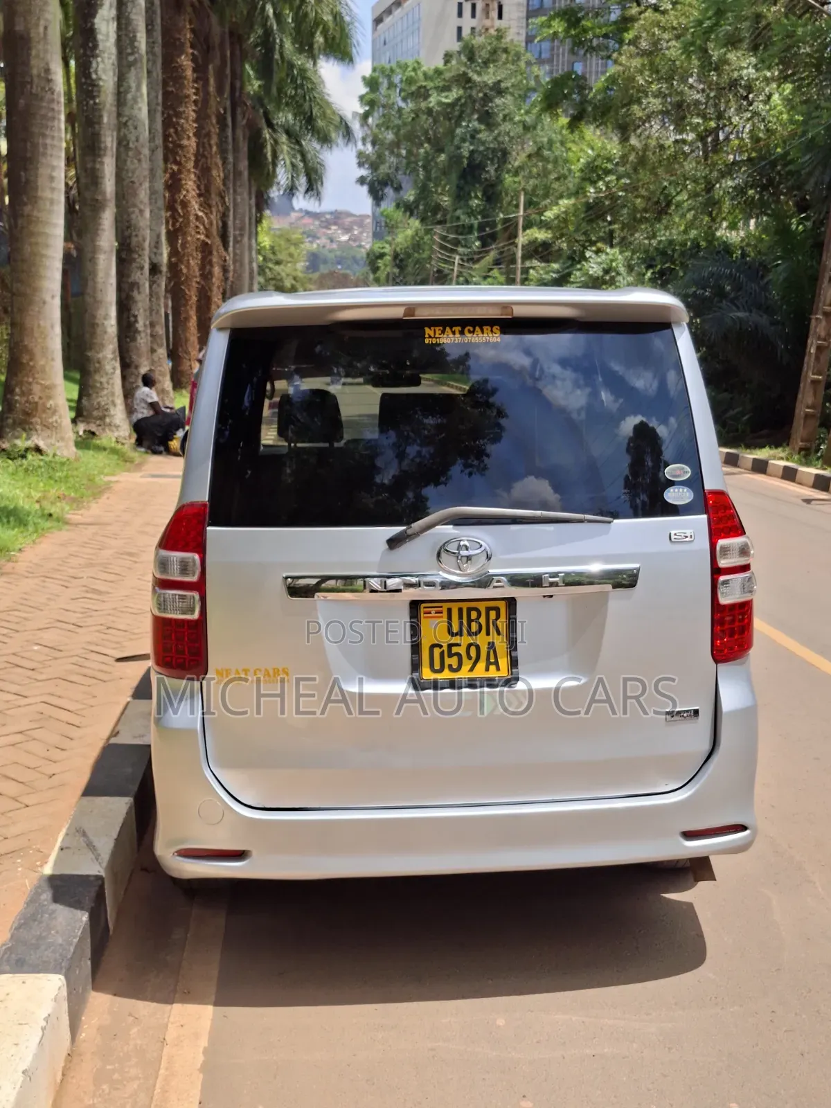 Toyota Noah 2011 Silver