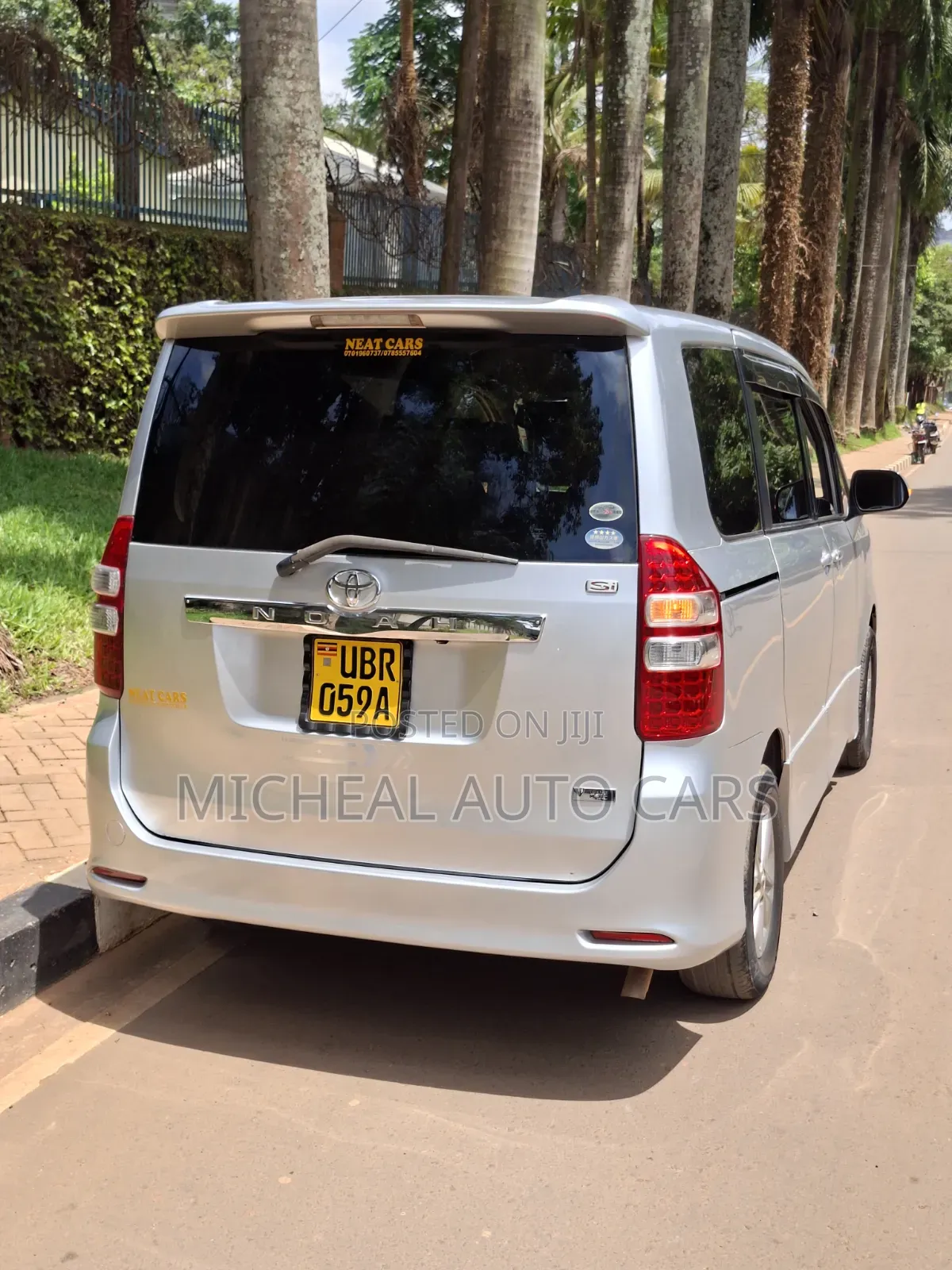 Toyota Noah 2011 Silver