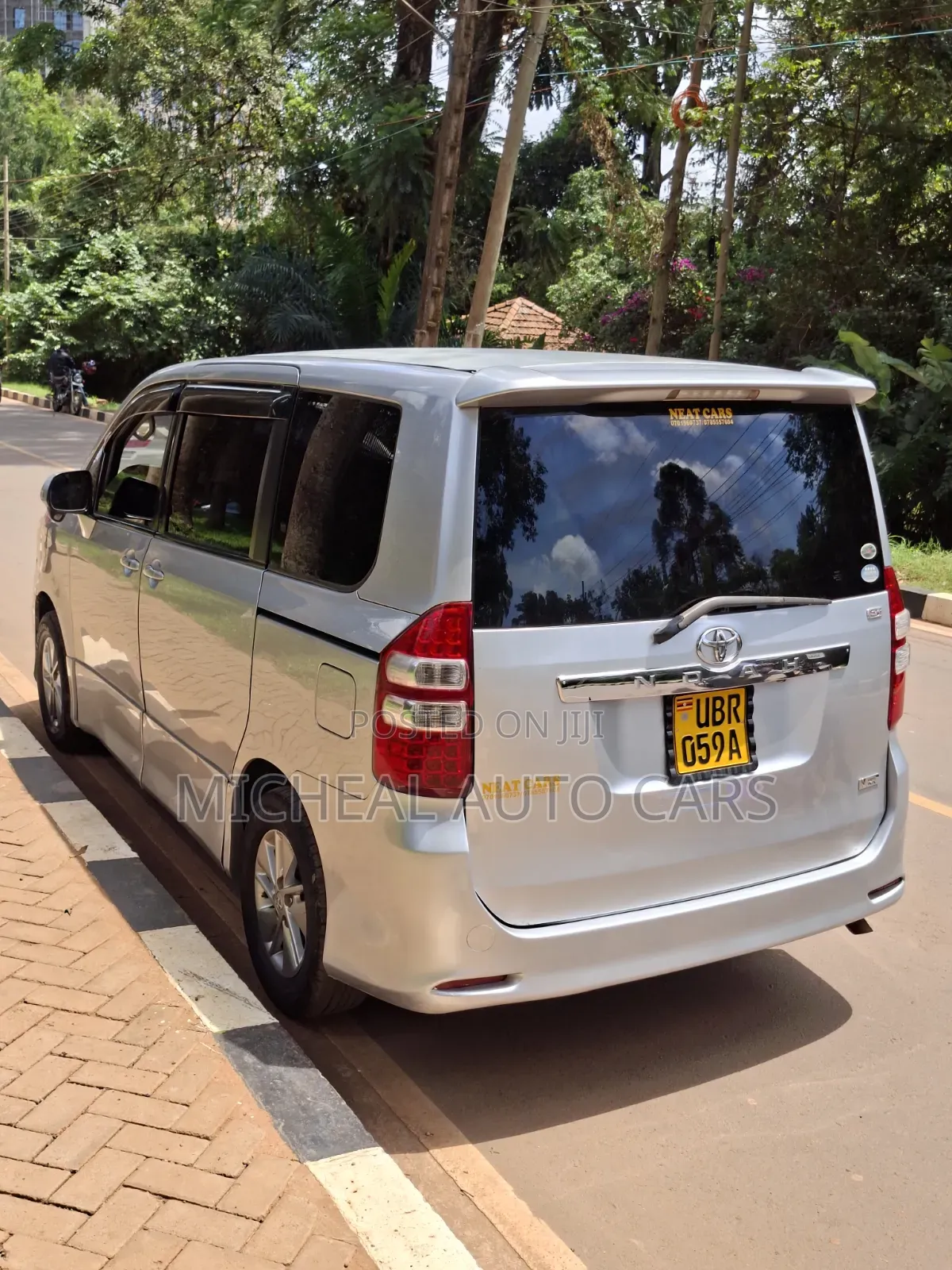 Toyota Noah 2011 Silver