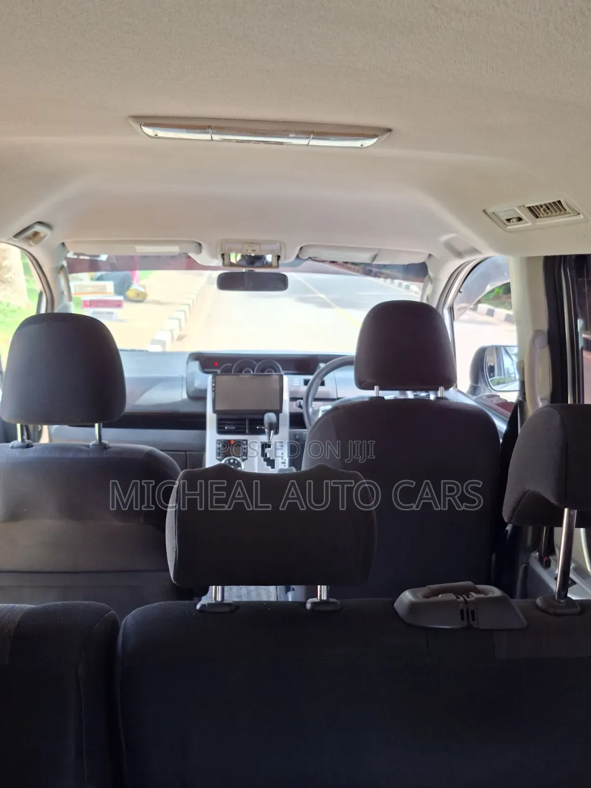Toyota Noah 2011 Silver