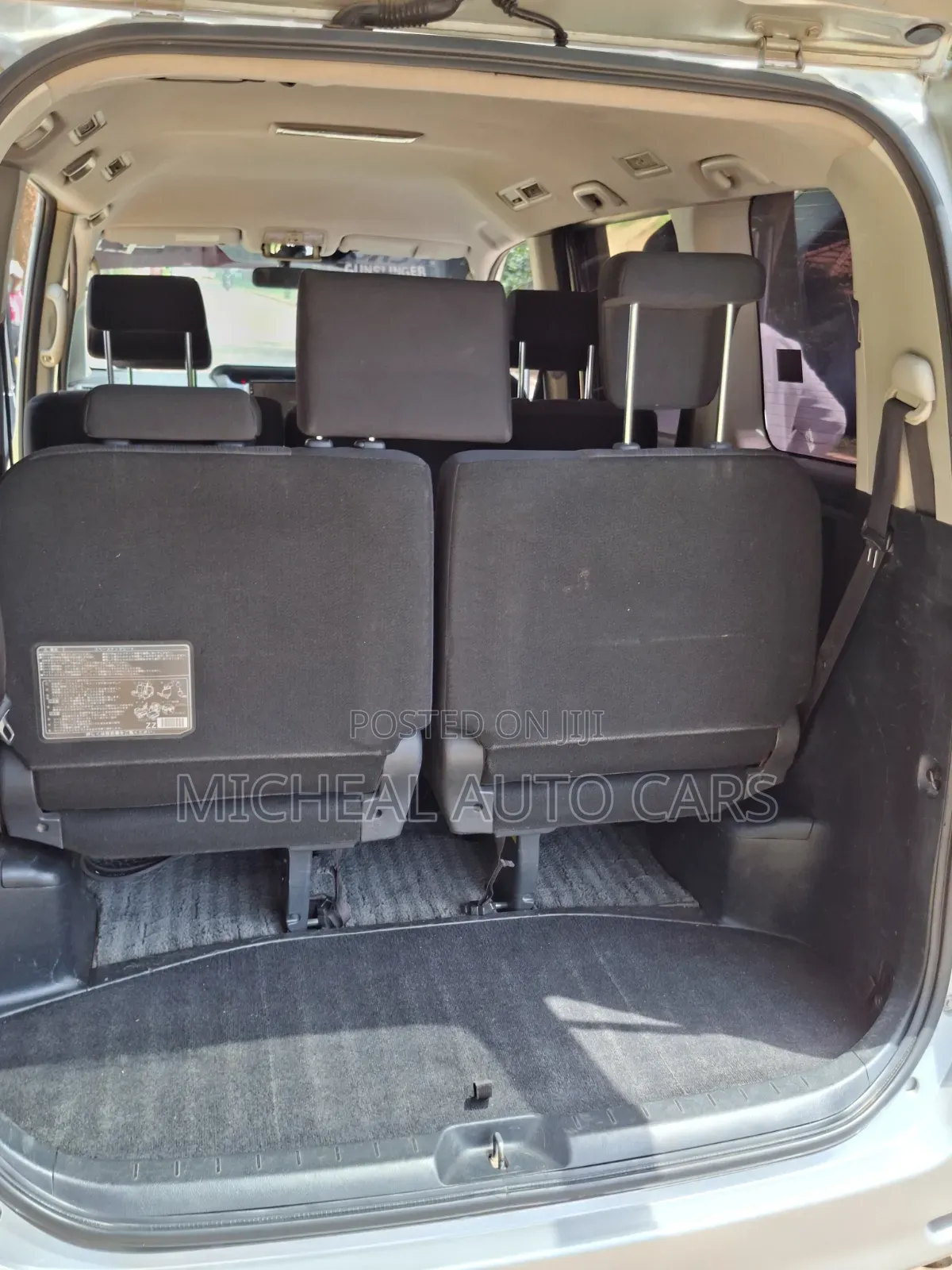 Toyota Noah 2011 Silver