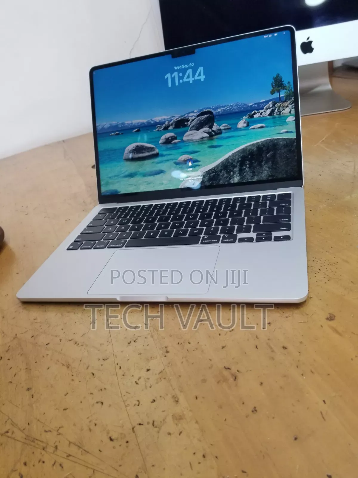 New Laptop Apple MacBook Air 2022 M2 8GB Apple M2 SSD 256GB