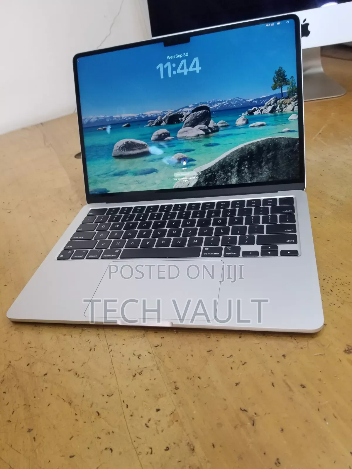 New Laptop Apple MacBook Air 2022 M2 8GB Apple M2 SSD 256GB