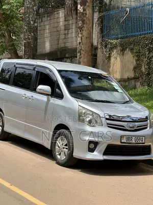 Toyota Noah 2011 Silver