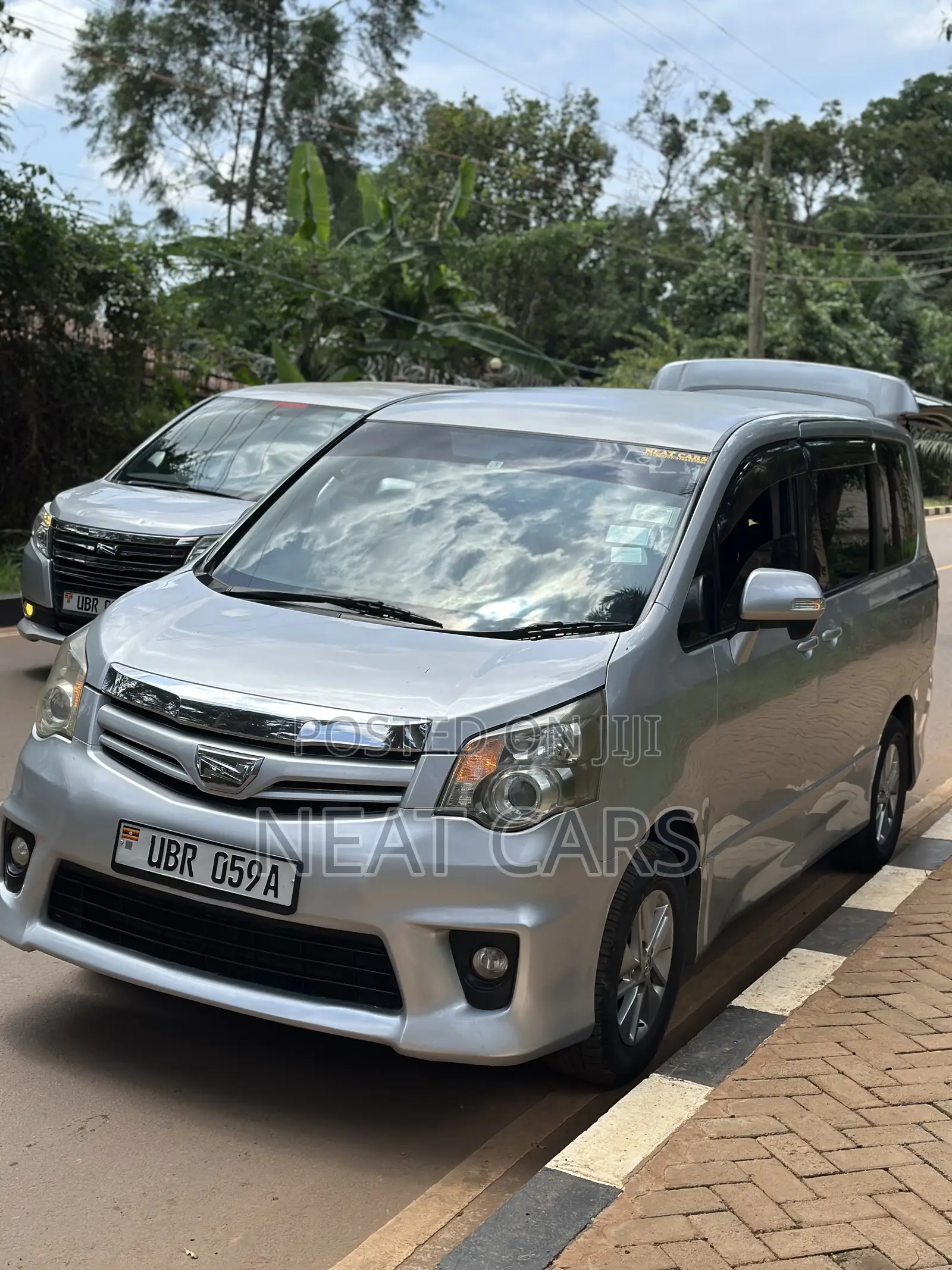 Toyota Noah 2011 Silver