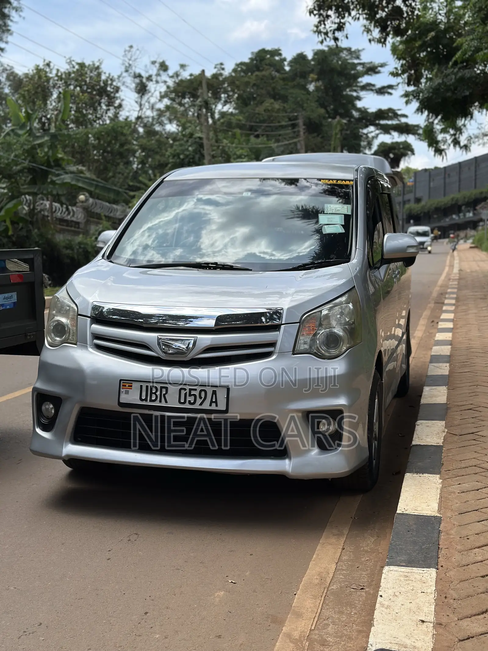 Toyota Noah 2011 Silver