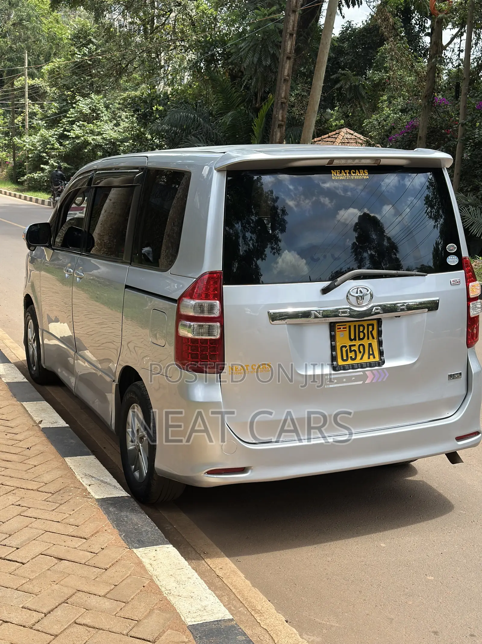 Toyota Noah 2011 Silver