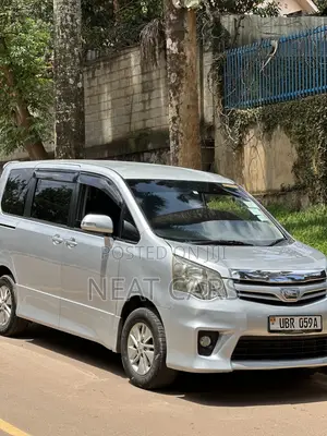 Toyota Noah 2011 Silver
