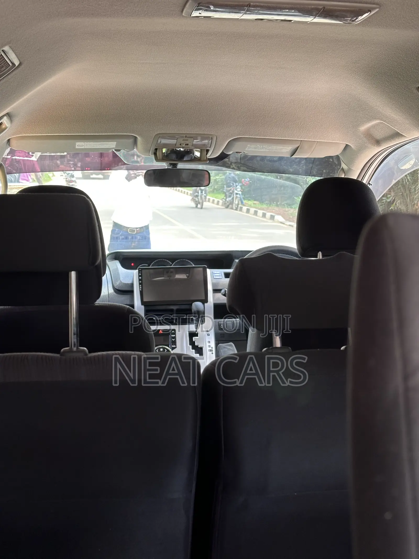 Toyota Noah 2011 Silver