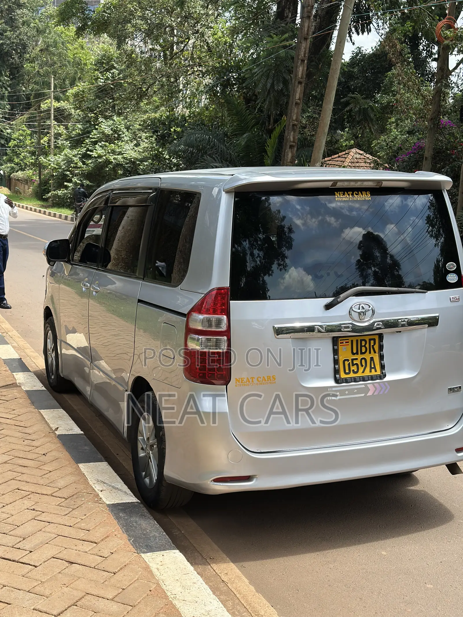 Toyota Noah 2011 Silver