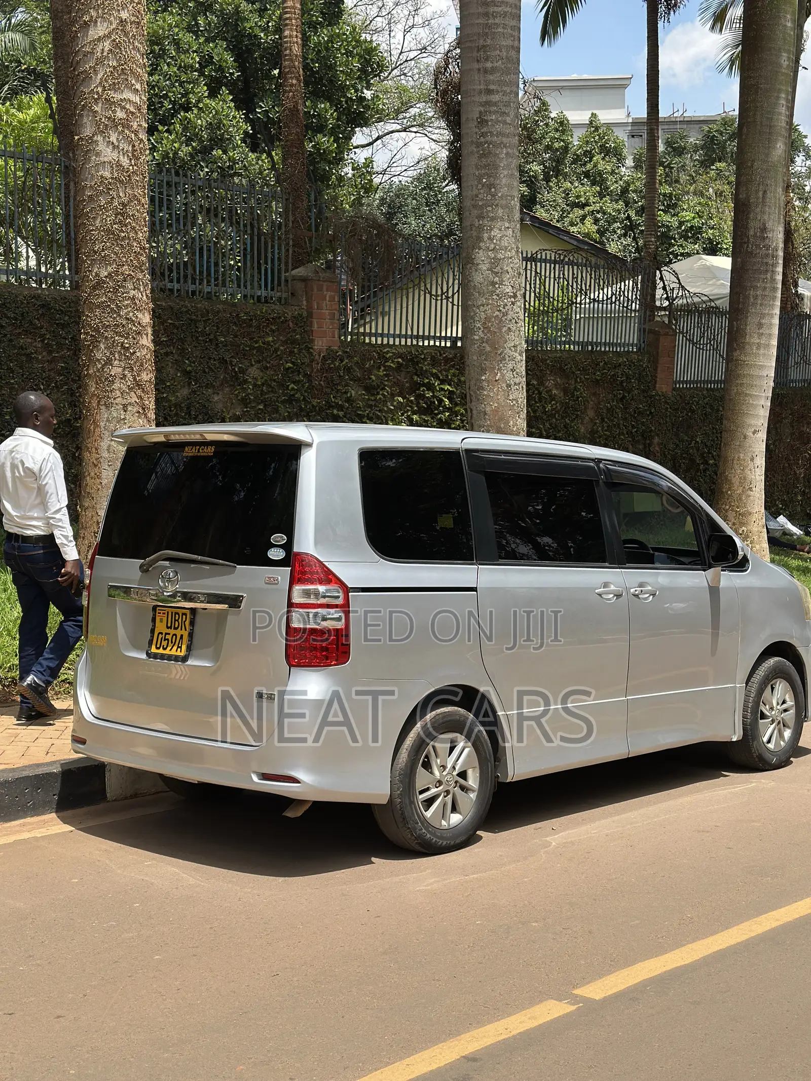 Toyota Noah 2011 Silver