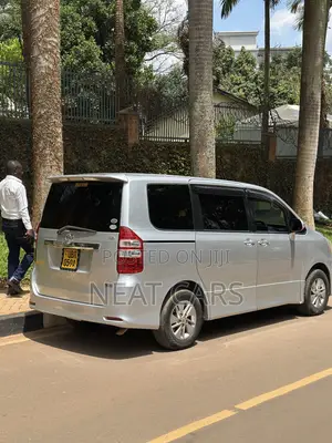 Toyota Noah 2011 Silver