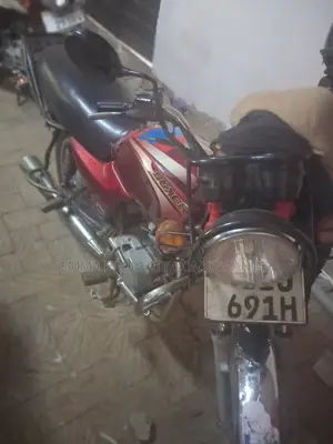 Bajaj Boxer 100 2020 Red