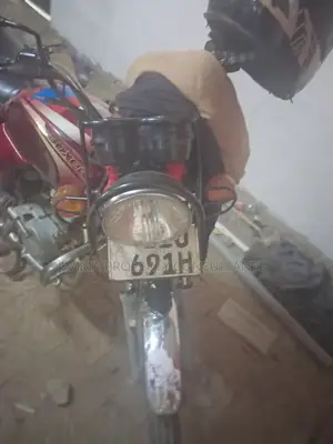 Bajaj Boxer 100 2020 Red