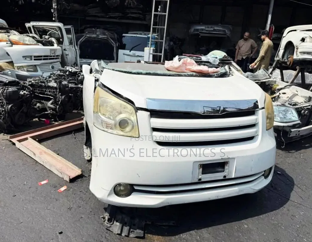 Toyota Noah 2007/10 Half Cut