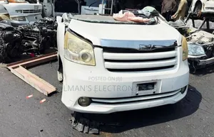 Toyota Noah 2007/10 Half Cut
