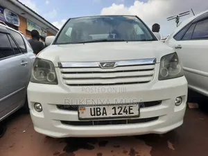 Toyota Noah 2004 White