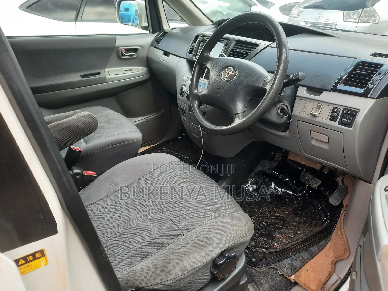 Toyota Noah 2004 White