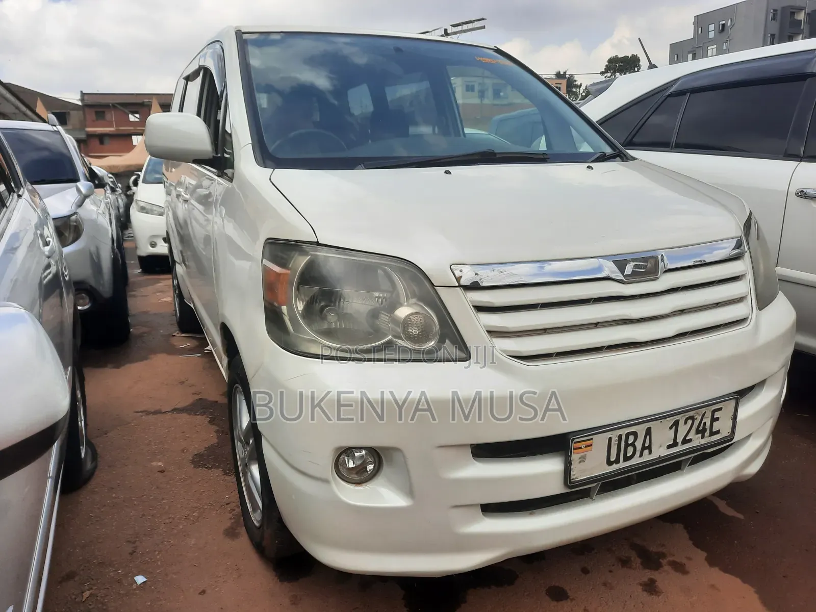 Toyota Noah 2004 White