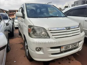 Toyota Noah 2004 White