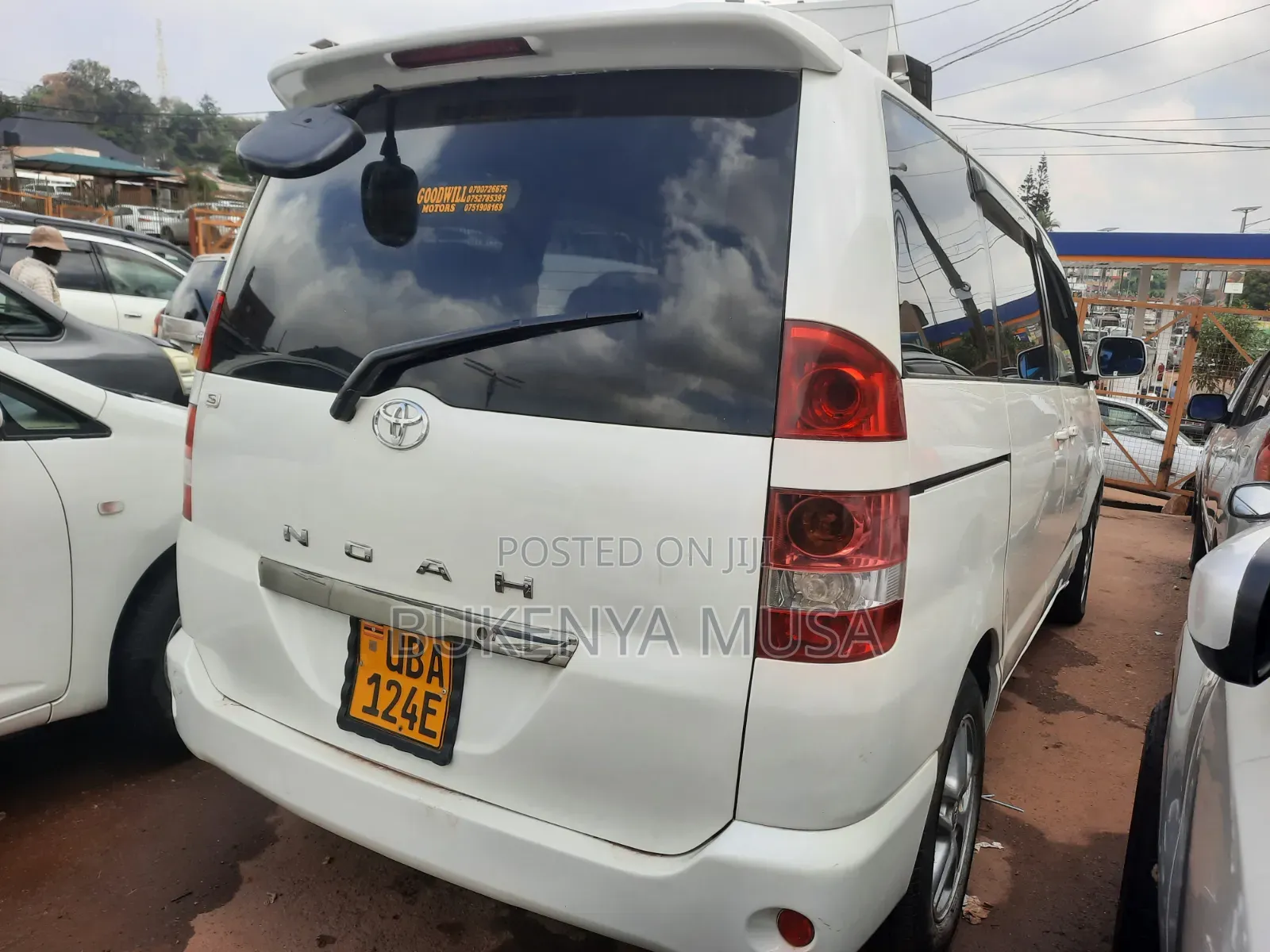 Toyota Noah 2004 White
