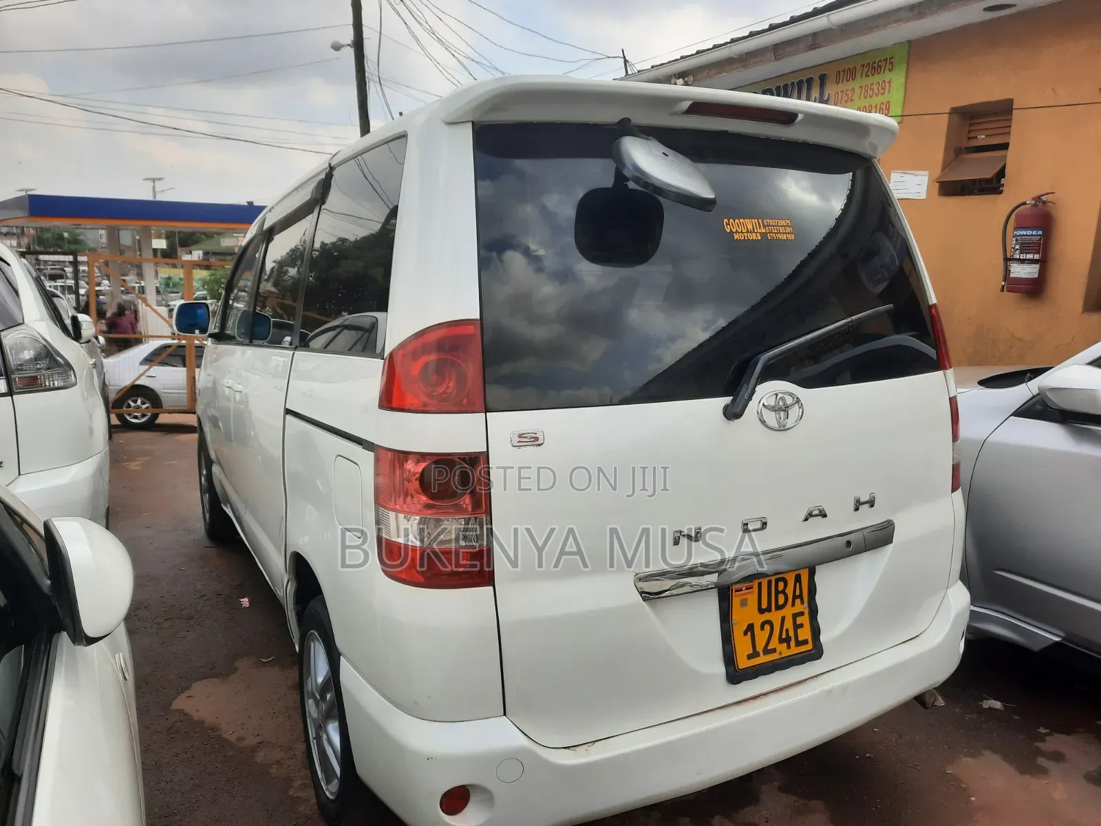 Toyota Noah 2004 White