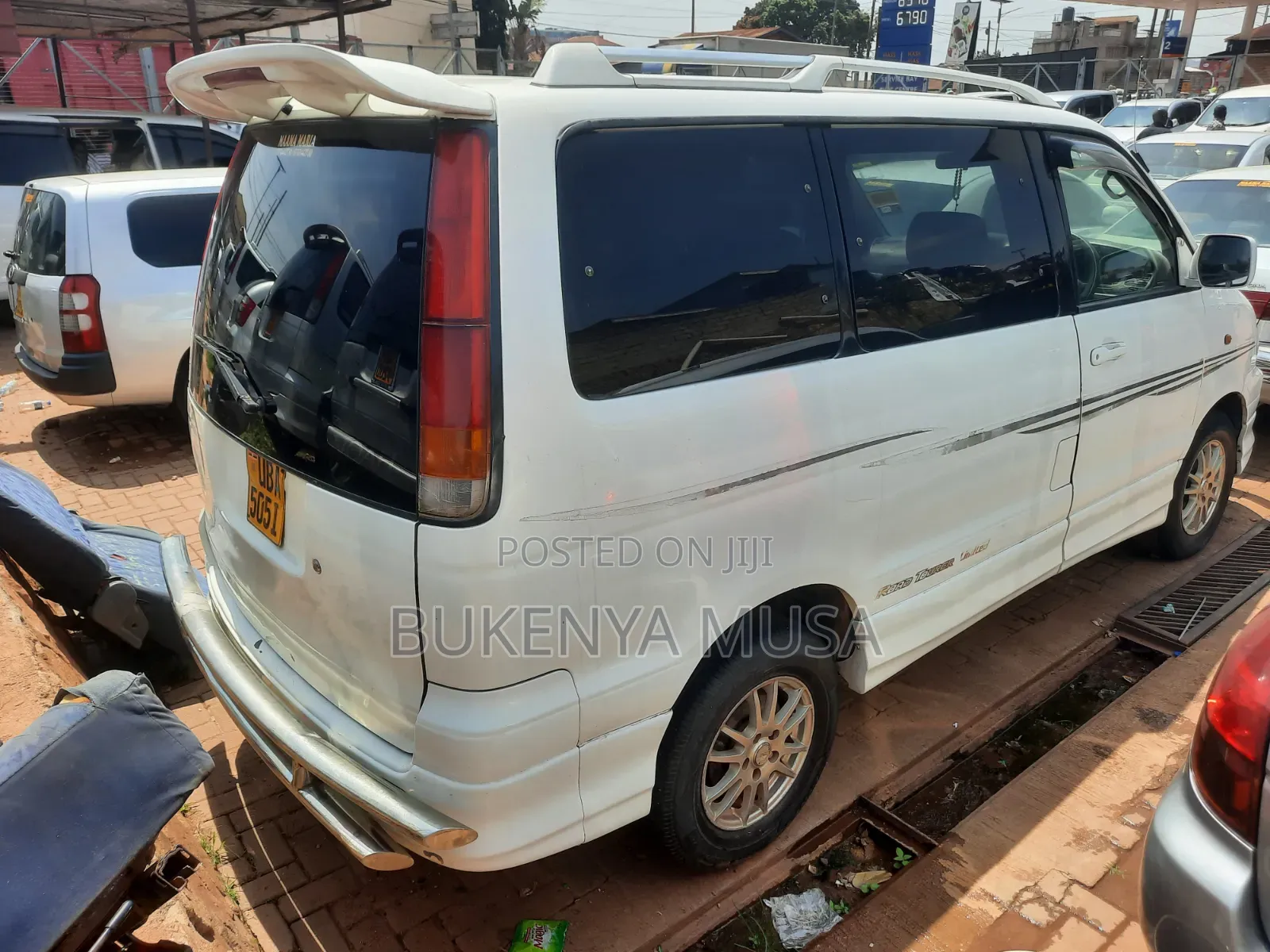 Toyota Noah 2001 White