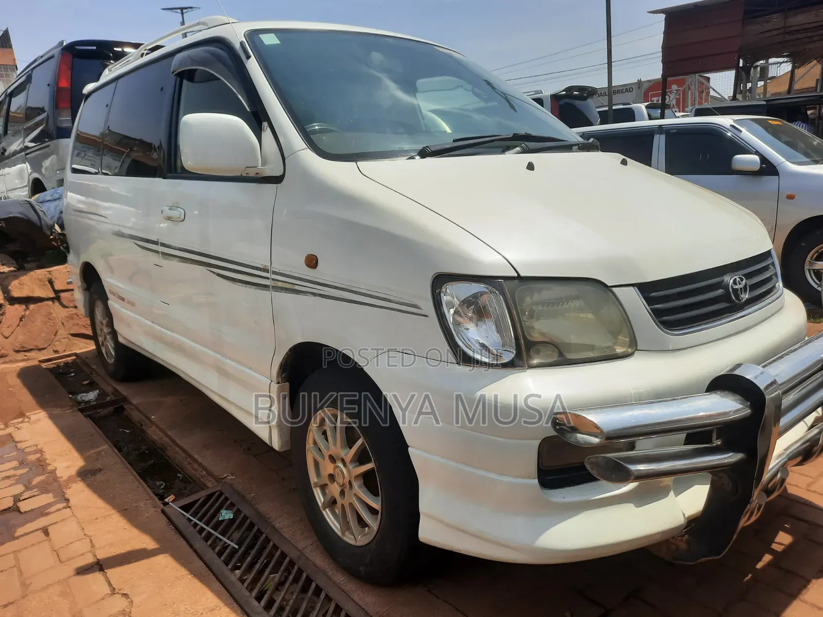 Toyota Noah 2001 White