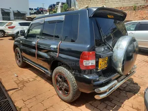 Mitsubishi Pajero IO 2000 Black