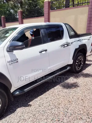 Toyota Hilux 2021 White