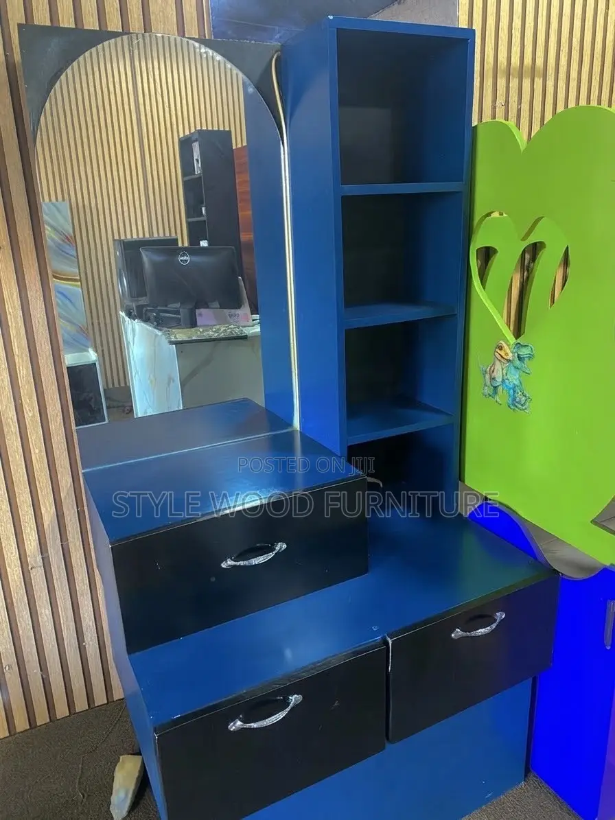 Dressing Mirror/Makeup Table