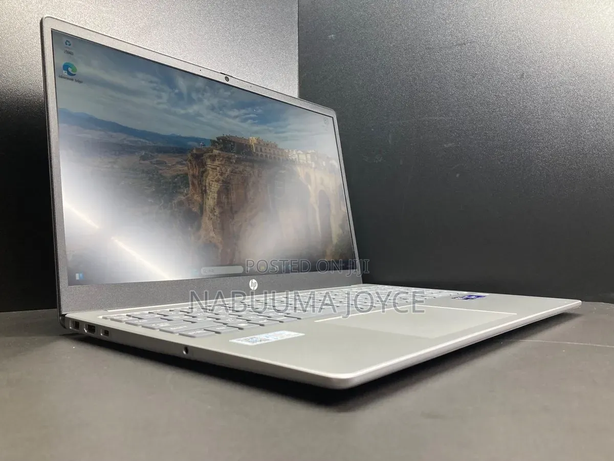 New Laptop HP 250 G8 8GB Intel Core i7 SSD 256GB