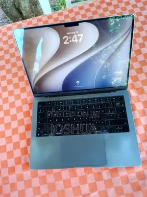 Laptop Apple MacBook Pro 2021 M1 16GB Apple M1 Pro SSD 512GB