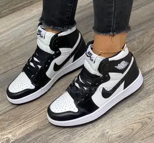 Premium Nike Sneakers – Stylish Comfortable 
