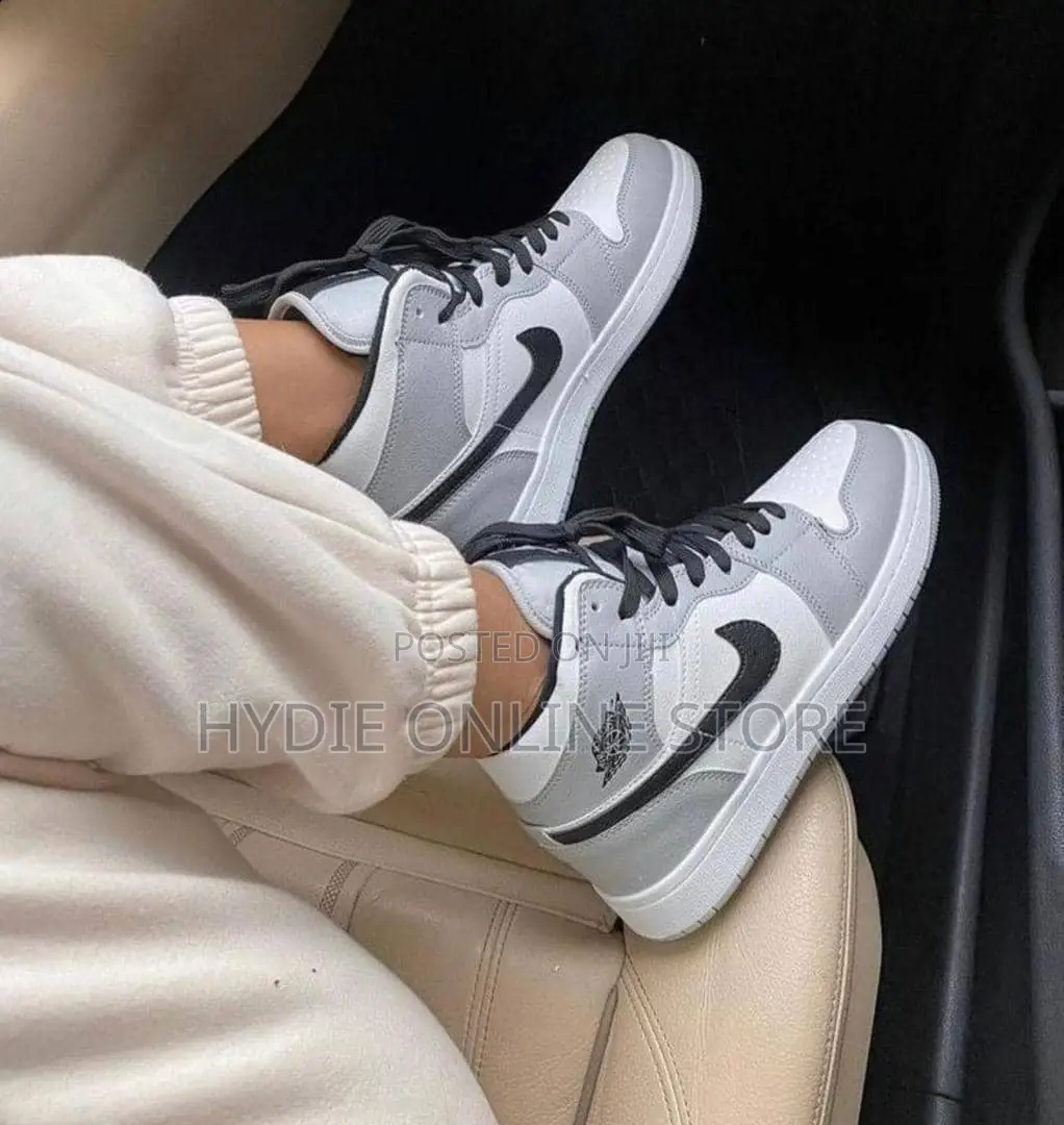 Premium Nike Sneakers – Stylish Comfortable 